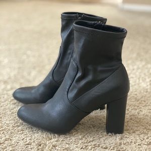 EUC Madden Girl Black Leather ZIP-Up Boots
